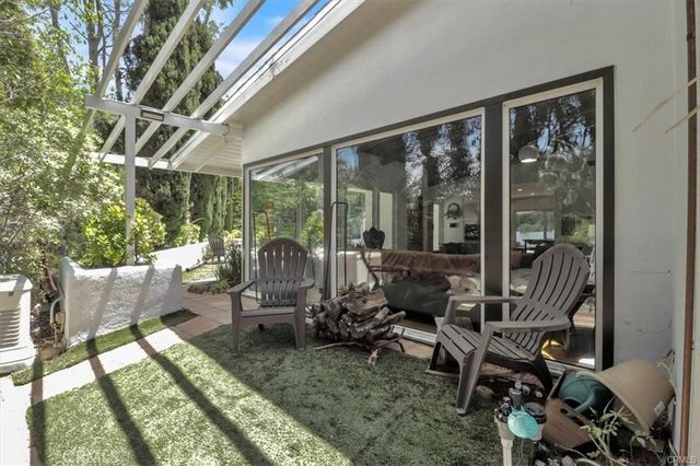 9466 Hidden Valley Place, Beverly Hills, CA 90210