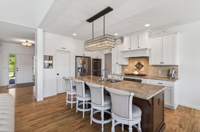 14302 Shore Crest Drive NW, Prior Lake, MN 55372