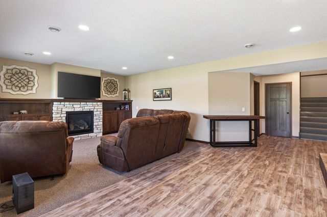 14302 Shore Crest Drive NW, Prior Lake, MN 55372