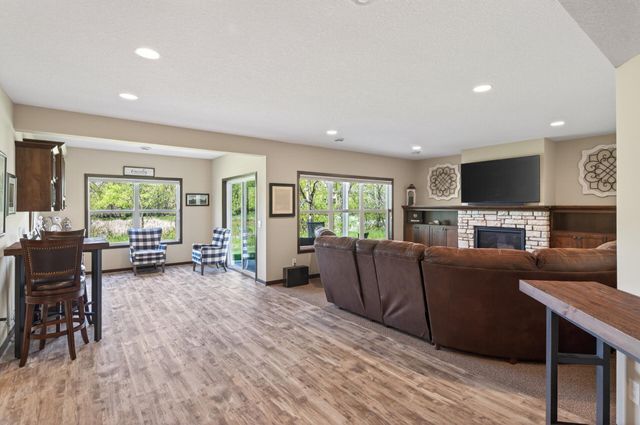 14302 Shore Crest Drive NW, Prior Lake, MN 55372