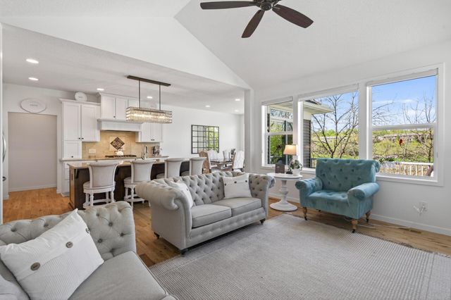 14302 Shore Crest Drive NW, Prior Lake, MN 55372