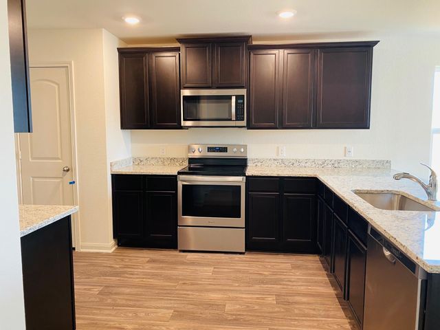 1017 Riverdale CV, Jarrell, TX 76537