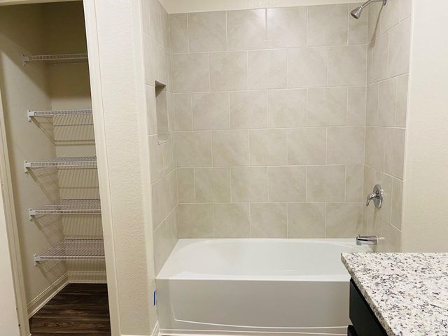 1017 Riverdale CV, Jarrell, TX 76537