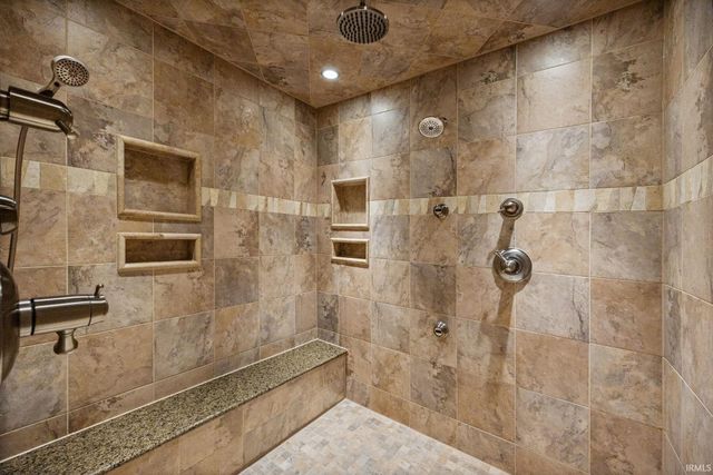 623 Bur Oak W Court, Lafayette, IN 47909