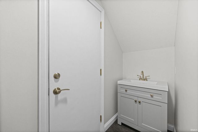 623 Bur Oak W Court, Lafayette, IN 47909