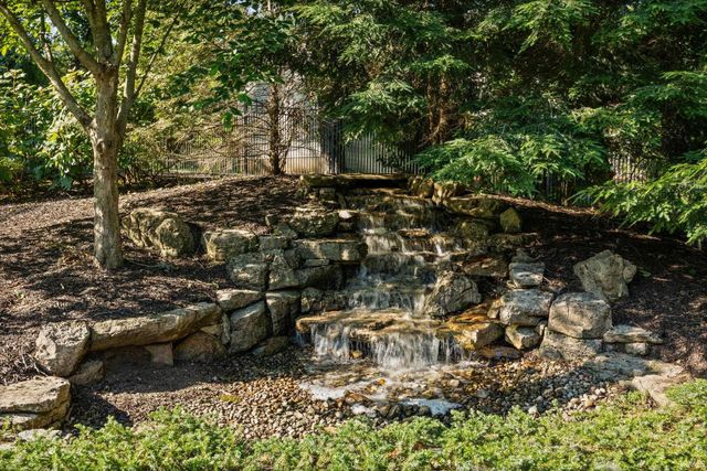 623 Bur Oak W Court, Lafayette, IN 47909