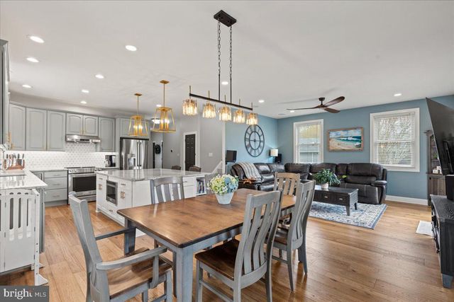 1066 WALNUT AVE, North Beach, MD 20714