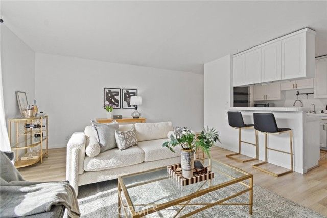 2411 Prospect 214, Hermosa Beach, CA 90254