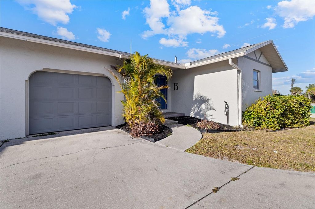 51 BOUNDARY BOULEVARD B, Rotonda West, FL 33947