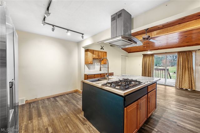 3290 Sweitzer Street NW, Uniontown, OH 44685