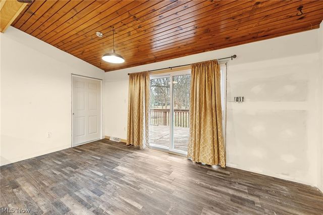 3290 Sweitzer Street NW, Uniontown, OH 44685
