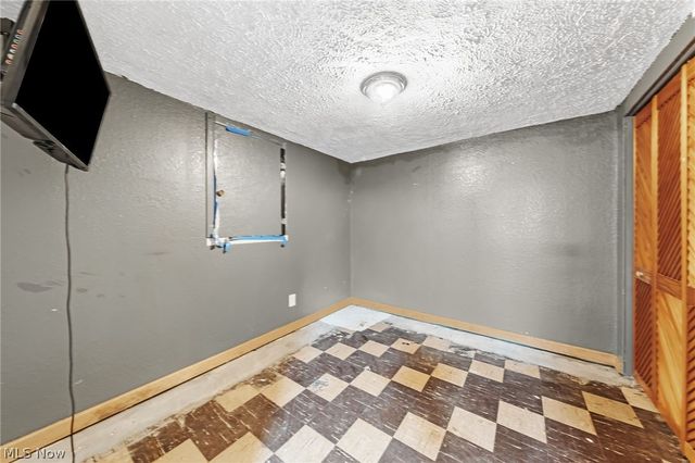 3290 Sweitzer Street NW, Uniontown, OH 44685