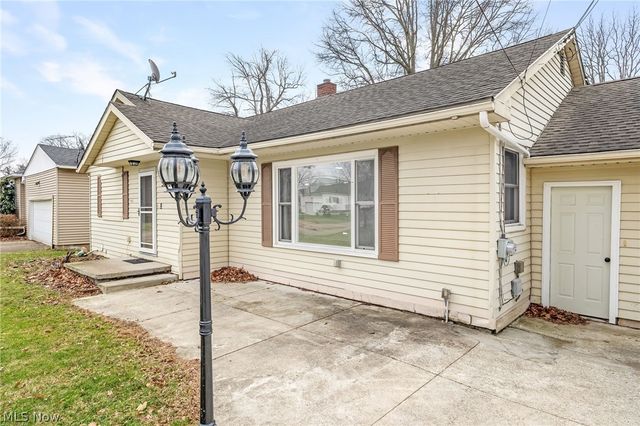 3290 Sweitzer Street NW, Uniontown, OH 44685