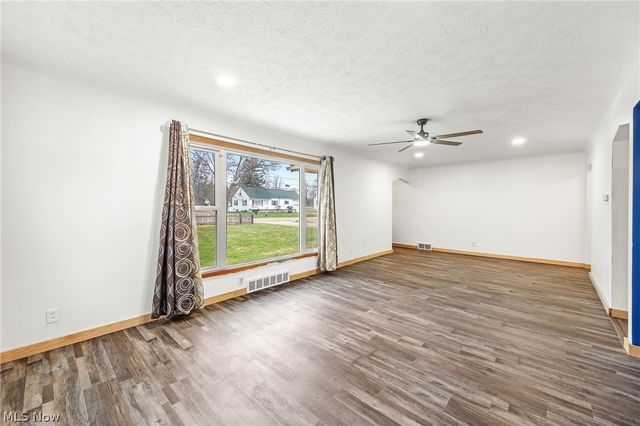 3290 Sweitzer Street NW, Uniontown, OH 44685
