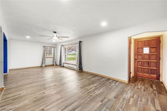 3290 Sweitzer Street NW, Uniontown, OH 44685