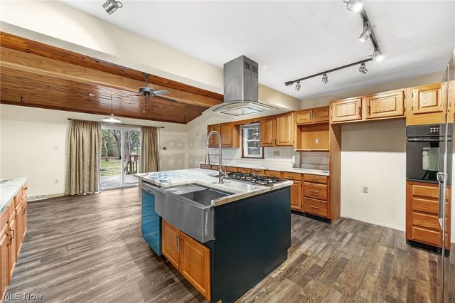 3290 Sweitzer Street NW, Uniontown, OH 44685
