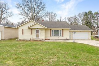 3290 Sweitzer Street NW, Uniontown, OH 44685