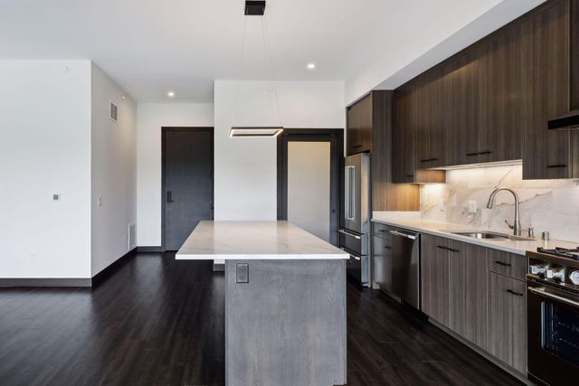 253 Lake Street E 307, Wayzata, MN 55391