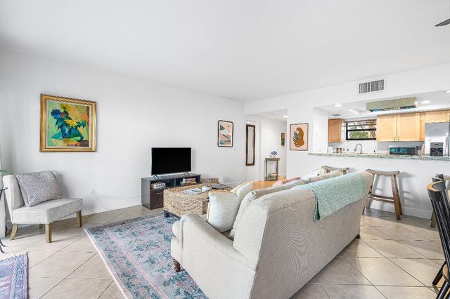 11863 Wimbledon Circle 413, Wellington, FL 33414