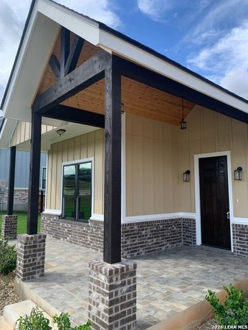 128 Woodbridge, La Vernia, TX 78121