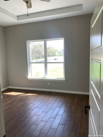 128 Woodbridge, La Vernia, TX 78121