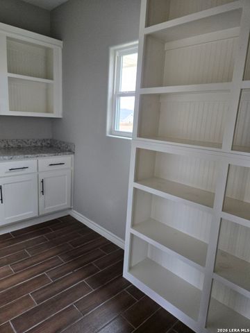 128 Woodbridge, La Vernia, TX 78121
