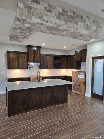 128 Woodbridge, La Vernia, TX 78121