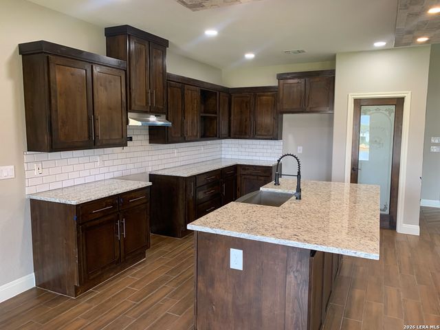 128 Woodbridge, La Vernia, TX 78121
