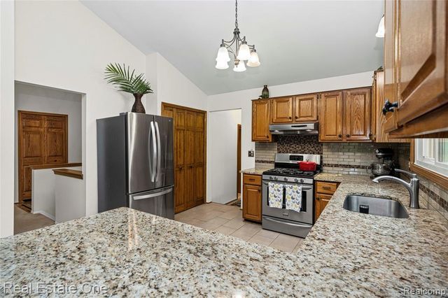 27586 David Givens Street, Warren, MI 48092