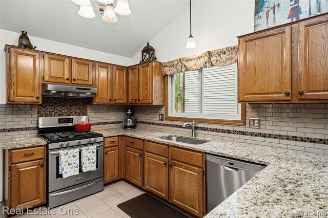 27586 David Givens Street, Warren, MI 48092