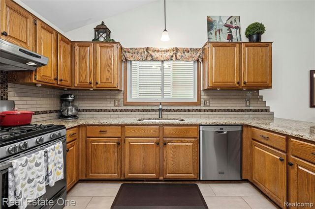 27586 David Givens Street, Warren, MI 48092