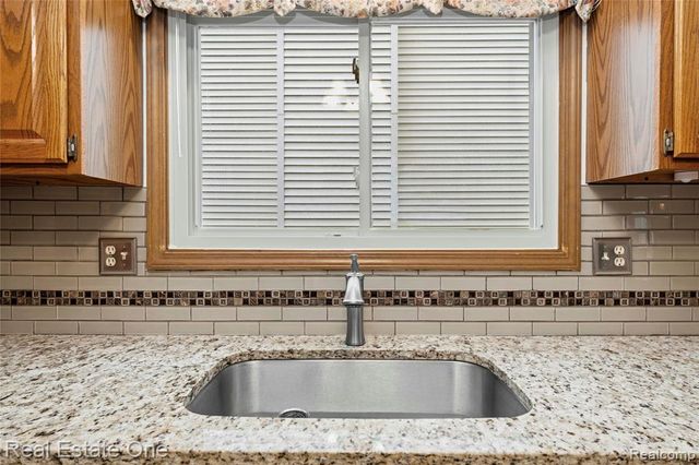 27586 David Givens Street, Warren, MI 48092