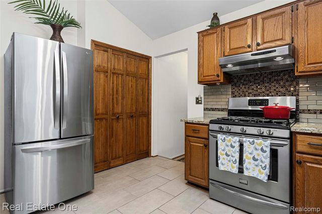 27586 David Givens Street, Warren, MI 48092