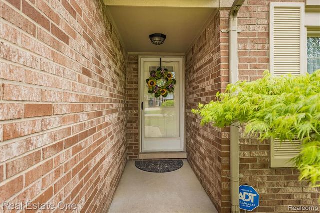 27586 David Givens Street, Warren, MI 48092