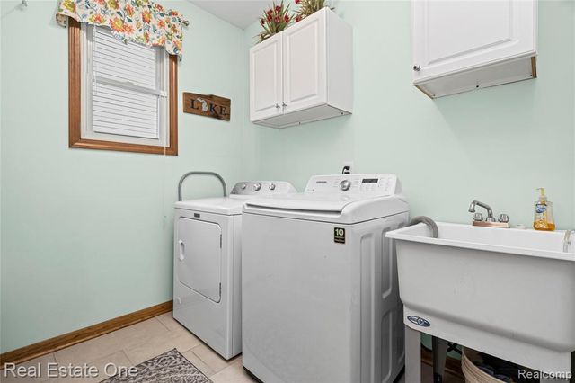 27586 David Givens Street, Warren, MI 48092
