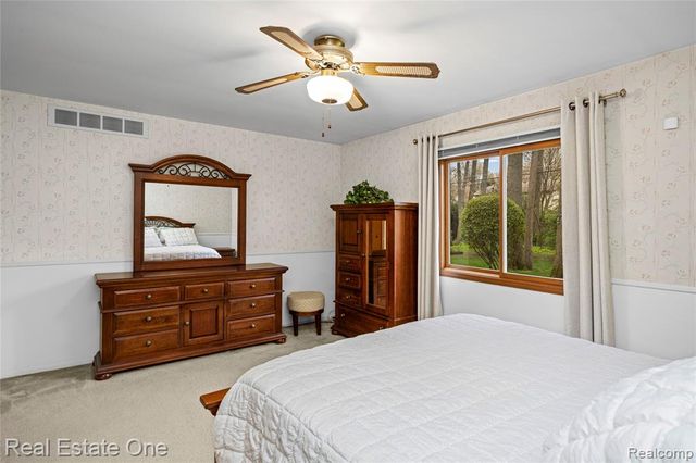 27586 David Givens Street, Warren, MI 48092