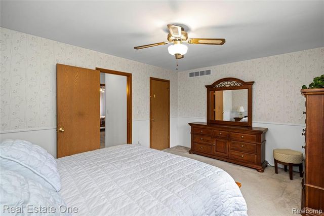 27586 David Givens Street, Warren, MI 48092