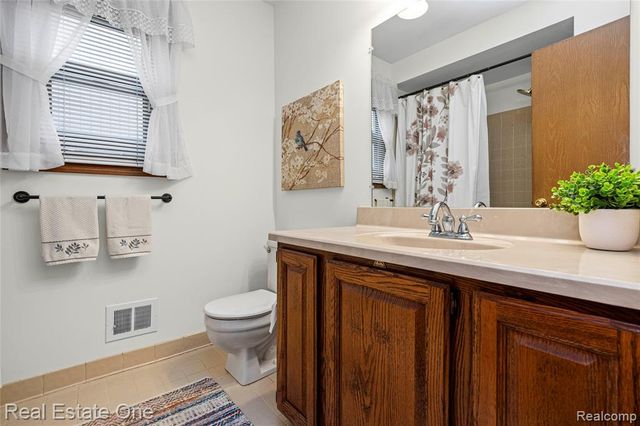 27586 David Givens Street, Warren, MI 48092