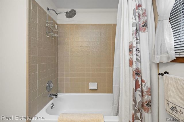 27586 David Givens Street, Warren, MI 48092