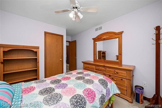 27586 David Givens Street, Warren, MI 48092