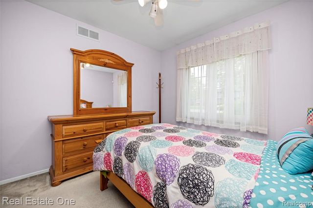 27586 David Givens Street, Warren, MI 48092