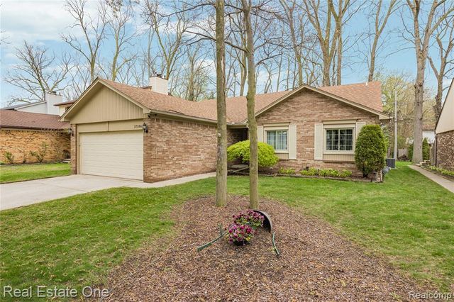 27586 David Givens Street, Warren, MI 48092