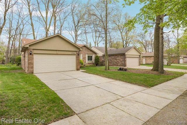 27586 David Givens Street, Warren, MI 48092