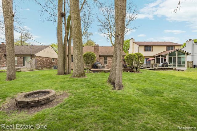 27586 David Givens Street, Warren, MI 48092