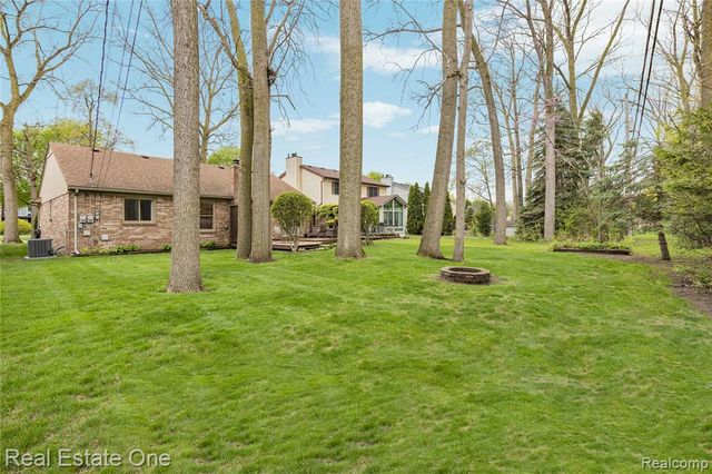 27586 David Givens Street, Warren, MI 48092