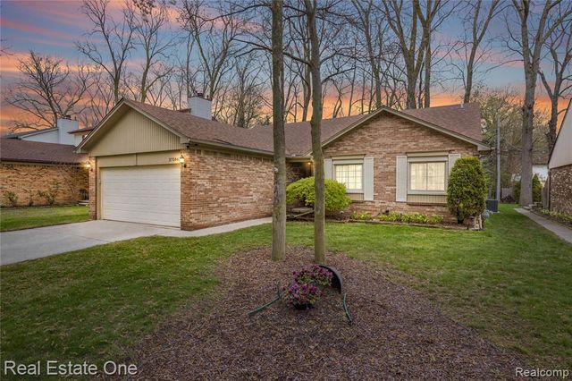 27586 David Givens Street, Warren, MI 48092