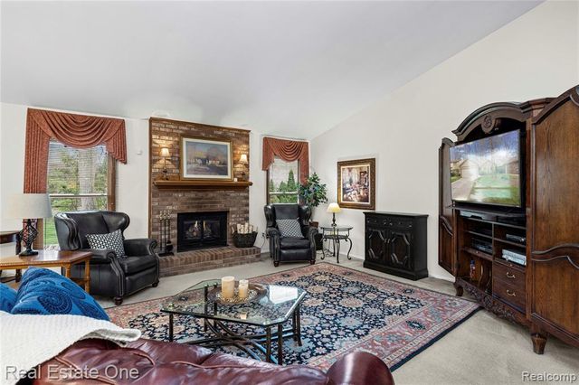 27586 David Givens Street, Warren, MI 48092