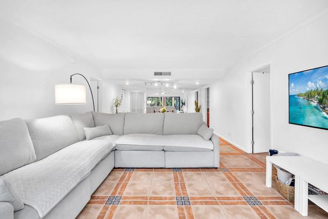 1823 Presidential Way E101, West Palm Beach, FL 33401