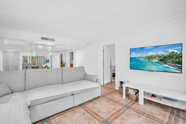 1823 Presidential Way E101, West Palm Beach, FL 33401