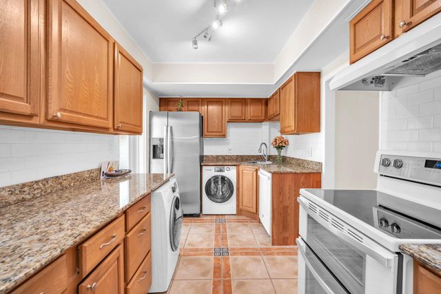 1823 Presidential Way E101, West Palm Beach, FL 33401